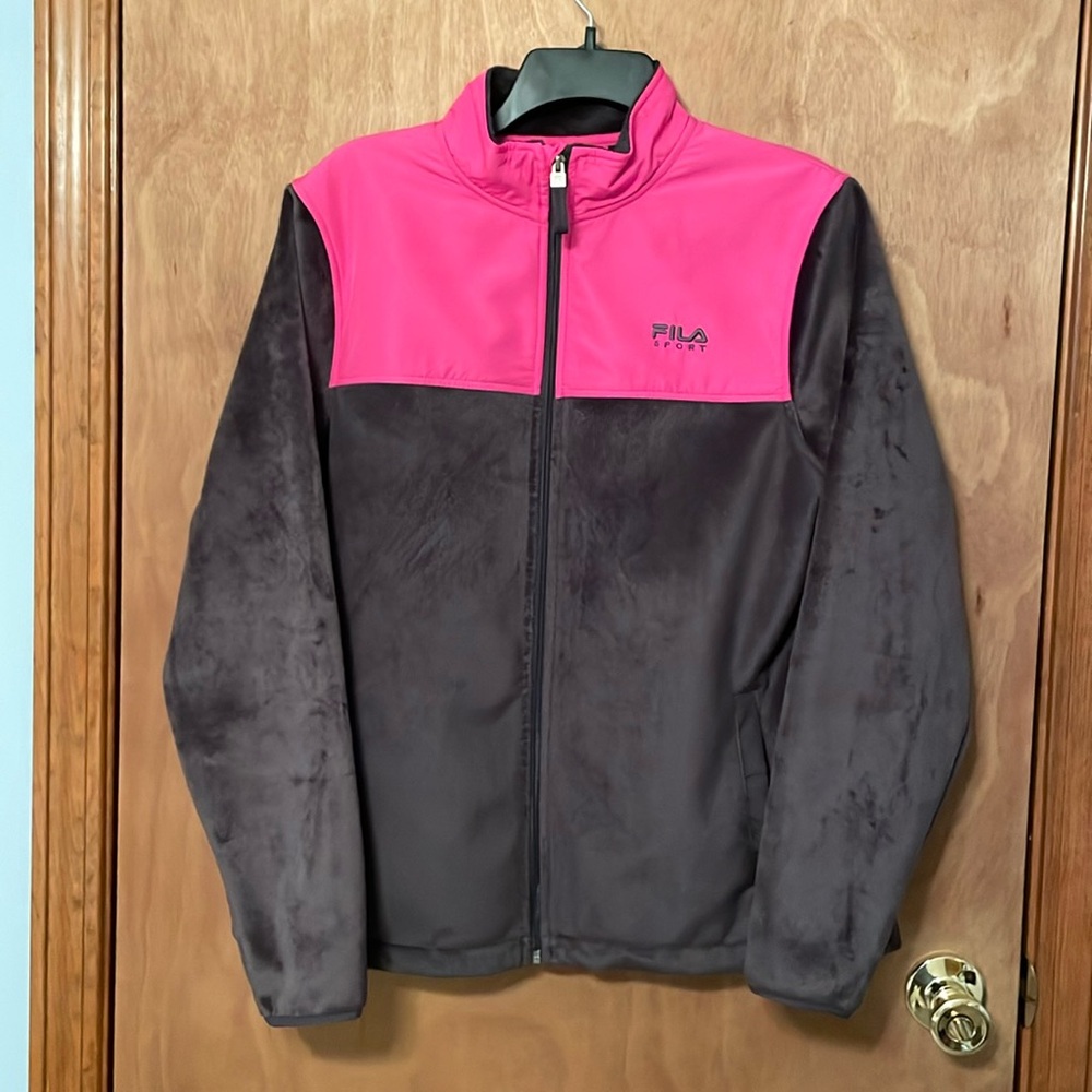 Butter soft gray velour zip front jacket with 2 exterior pockets, never worn